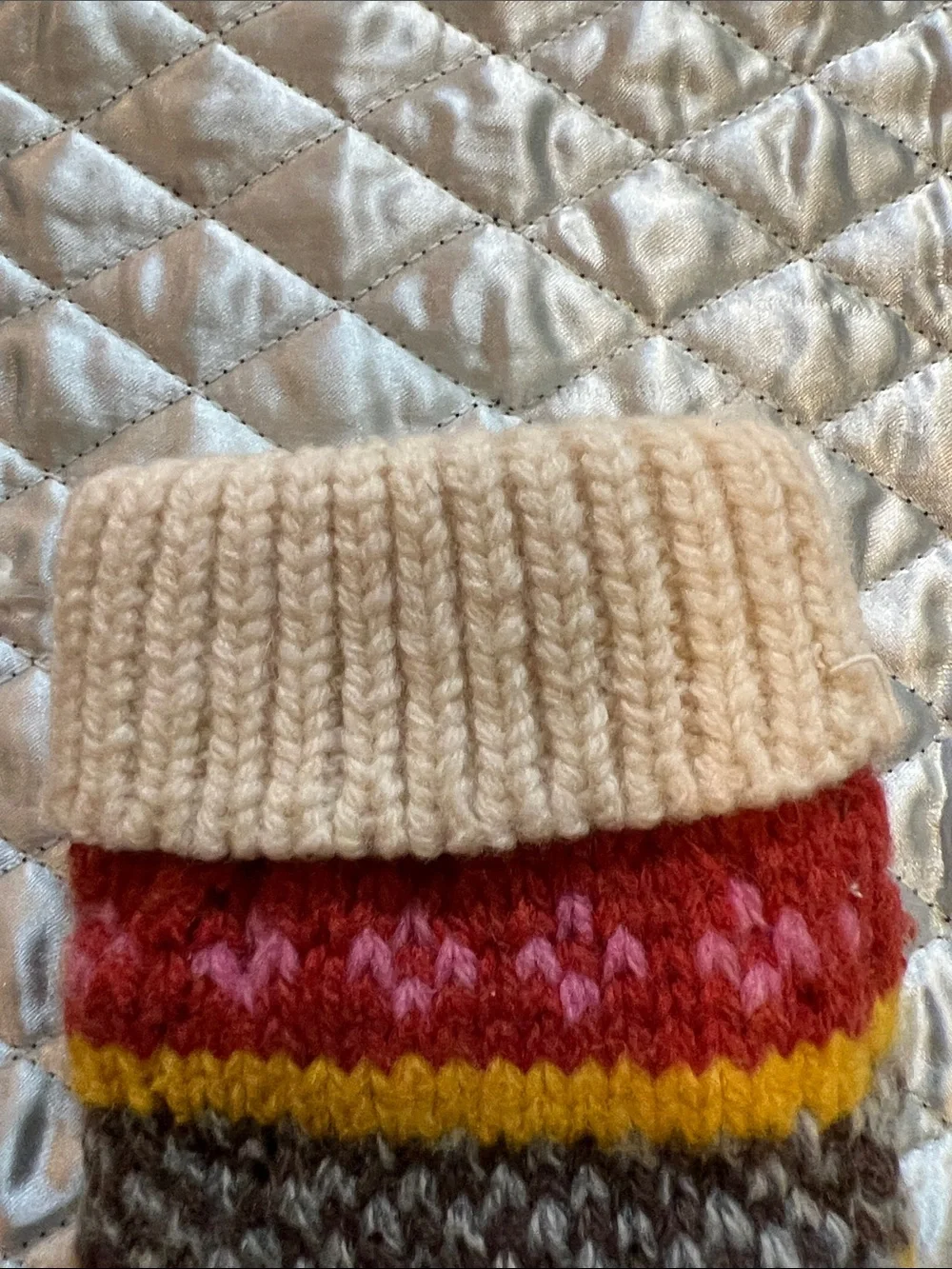 Women’s Multicolor Fair Isle Knit Gap Gloves with Beige Cuff